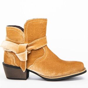 Like New Justin Gypsy Elana Square Toe Velvet Booties Tan 7